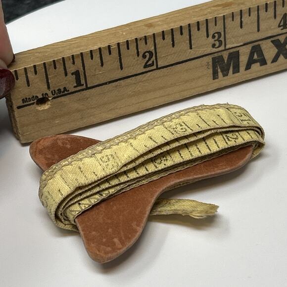 Vintage Tailors Measuring Tape Fabric Centimeter Yellow Seamstress Tool - Picture 2 of 7